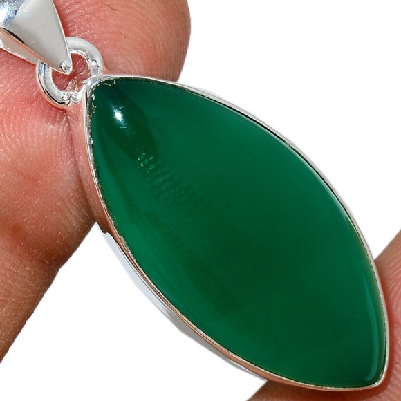 Vibrant green onyx silver pendant - Picture 4 of 5